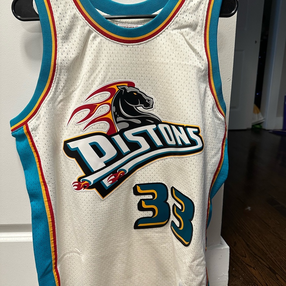 Off-White Grant Hill #33 HWC 1998-99 Mitchell & Ness Jersey. 100% Authentic.